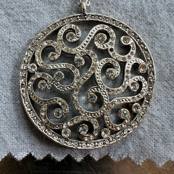 Vintage Silver Medallion With Crystals on a 16 In Adjustable Chain - Picture 3 of 4